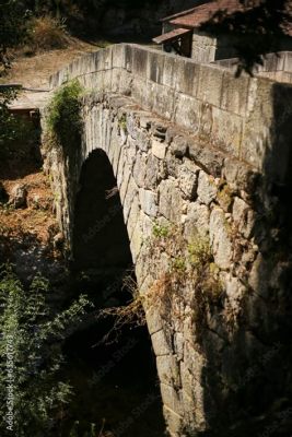 A Ponte da Felicidade: Uma Jóia Arquitetônica Encantadora sobre o Rio Nenjiang!