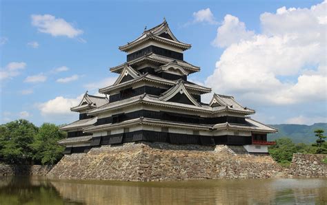 O Castelo de Matsumoto: Uma Fortaleza Medieval Impressionante que Te Transportará para o Passado!