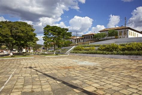  Praça da Matriz de Goiás! Uma Joia Colonial que Encanta com História e Beleza