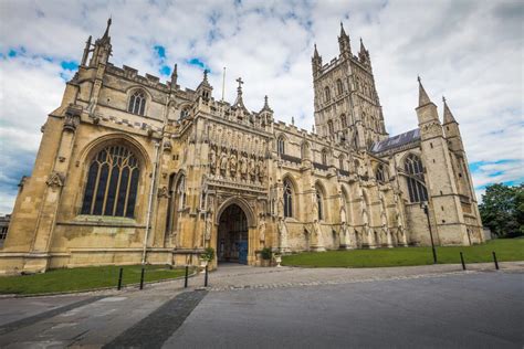  A Catedral de Gloucester: Uma Jóia Arquivística Medieval e o Lar do Harry Potter