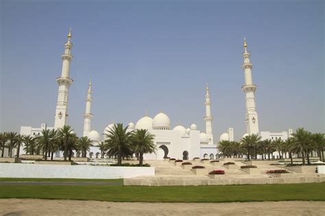 A Grande Mesquita de Viktoria: Uma Jóia Arquetípica da Arquitetura Islâmica!