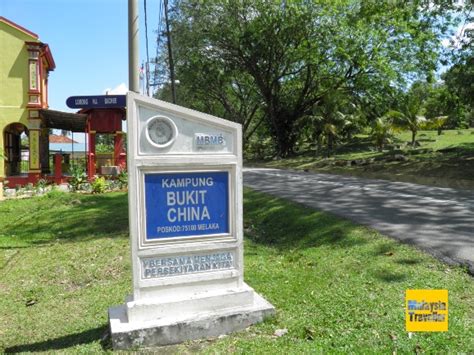 Bukit Cina: Uma Montanha Sagrada com História e Visão Panorâmica!