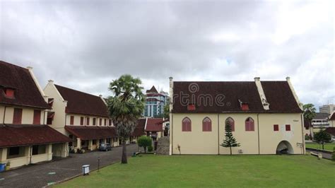 Fort Rotterdam: Desvende os Mistérios de uma Fortaleza Histórica em Makassar!