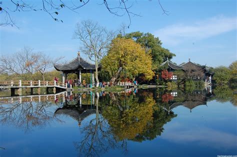 Lago de Oeste: Um Espelho Azul Reflectindo a História de Kunming!