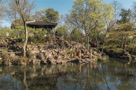 O Jardim Clássico de Suzhou – Um Refúgio Tranquilo e Paisagens Fascinantes!