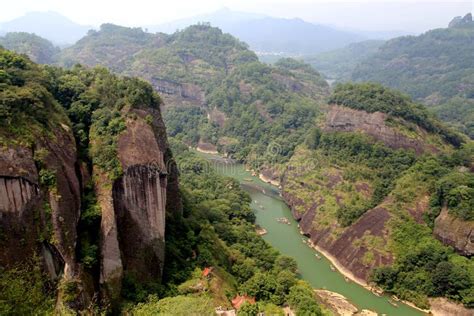 Parque do Wuyi, Um Oásis de História e Beleza Natural na China!